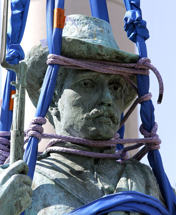 20200709_MET_STATUE_BB13